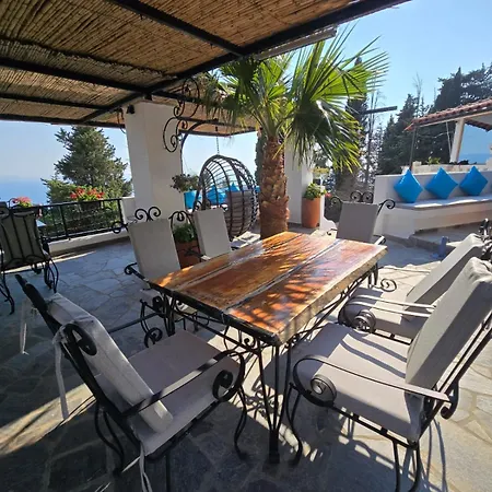 Panorama Bed & Breakfast 3*